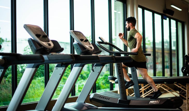 Comparing Cross Trainer & Treadmill: Which One is the Best?